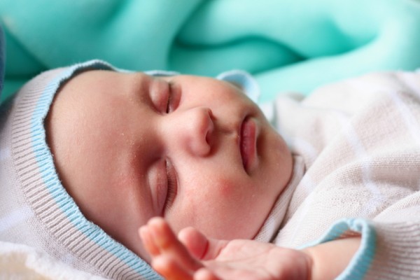 V Sloveniji lani 22 tisoč novorojenčkov, ženske se za materinstvo odločajo vedno pozneje